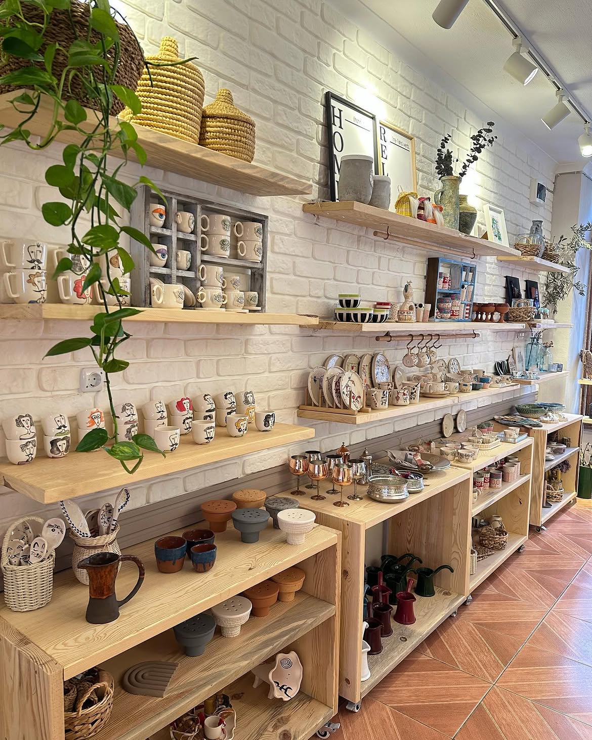 BOViNDO Store & Cafe