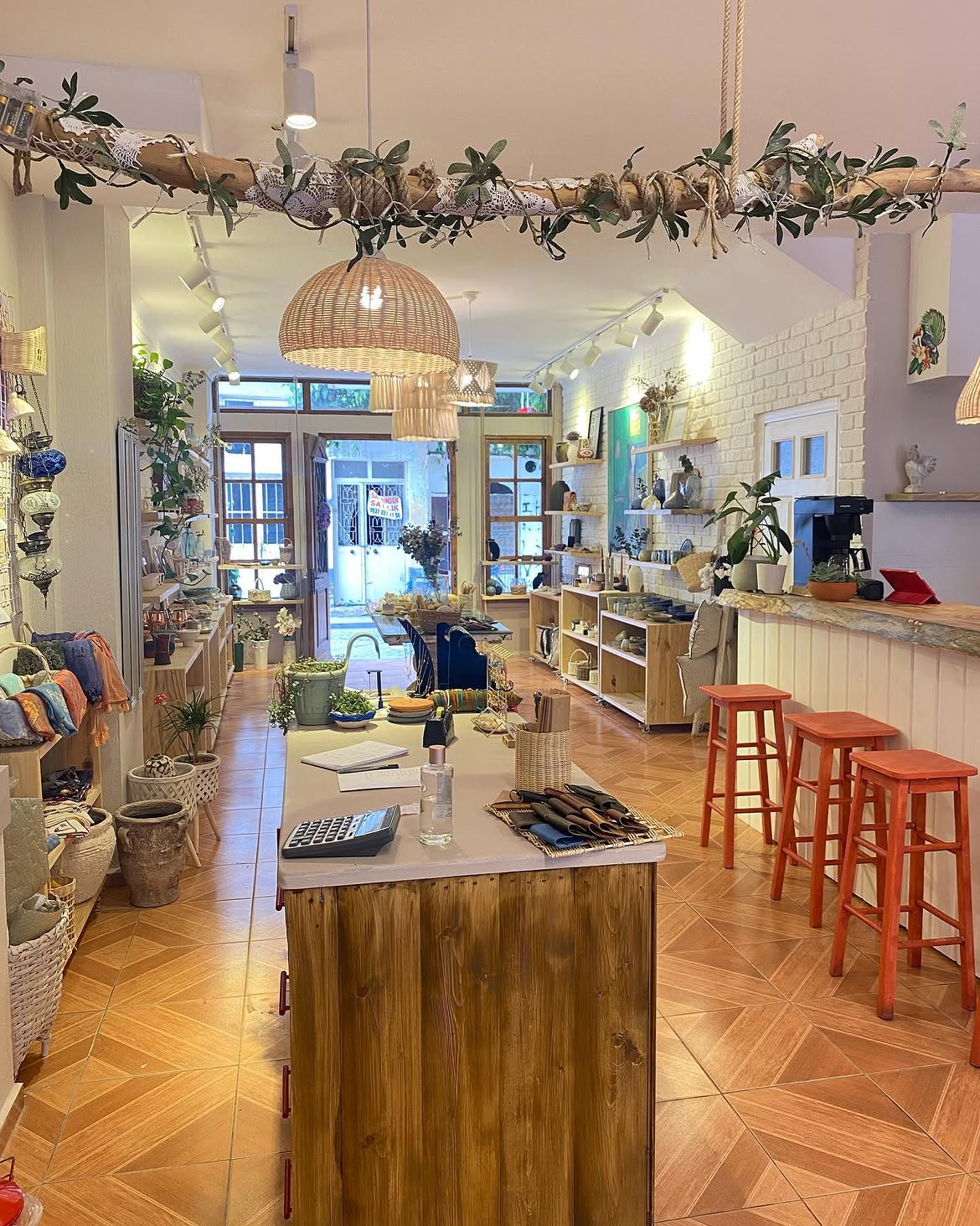 BOViNDO Store & Cafe